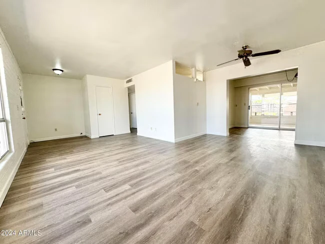 11013 N 110th Dr Sun City, AZ 85351 photo 3