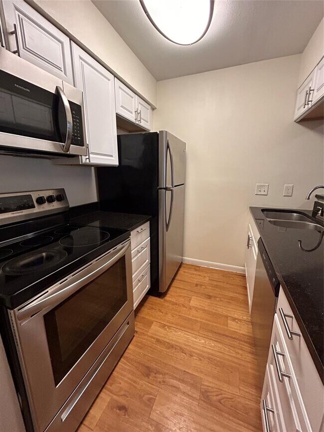 2207 Leon St Austin, TX 78705 photo 3