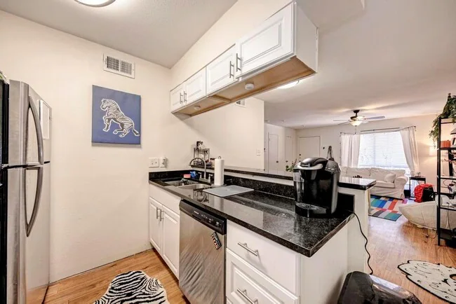 2207 Leon St Austin, TX 78705 photo 2