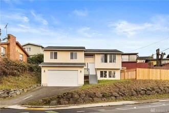 7001 Covello Drive South, Seattle, WA 98108 photo 2