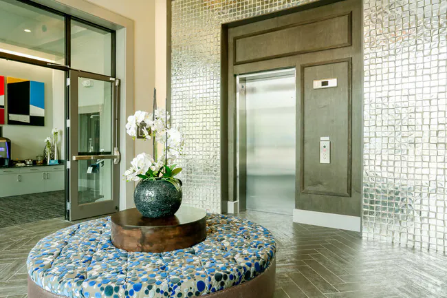 2222 Smith photo 4
