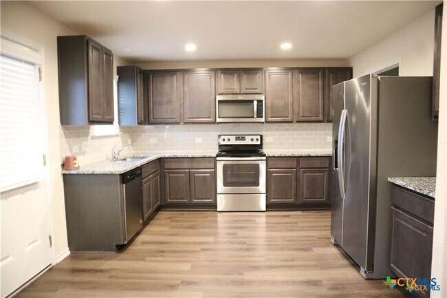 2216 Mayfield Ln Seguin, TX 78155 photo 3