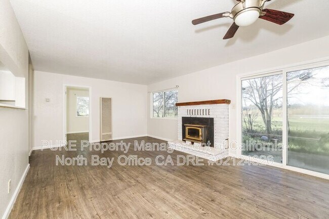 429 Sanford Rd Santa Rosa, CA 95401 photo 3