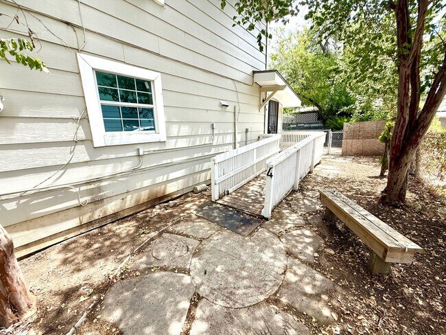602 Lovett Ave San Antonio, TX 78211 photo 2