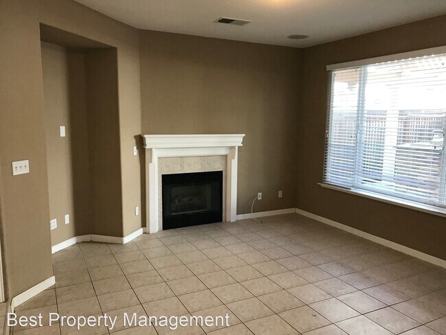 149 E Legacy Drive photo 4