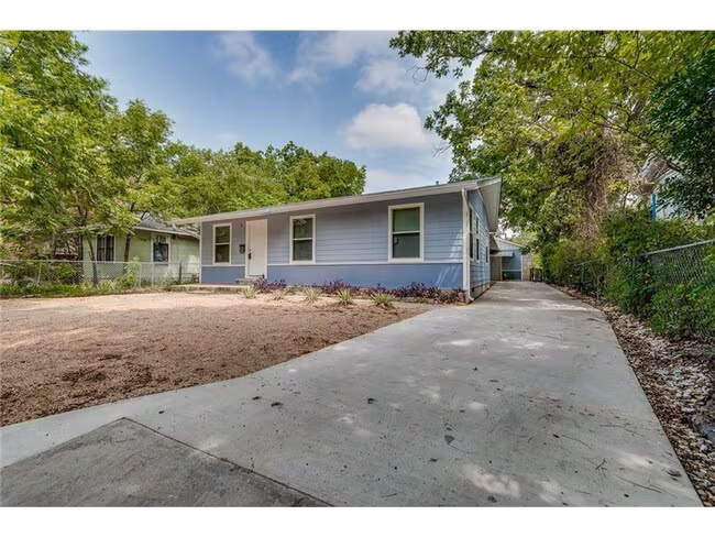 404 Franklin Blvd photo 2
