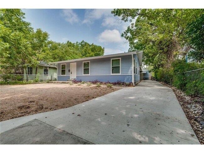 404 Franklin Blvd photo 5