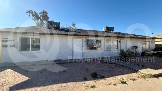 2739 East Tamarisk Avenue, Phoenix, AZ 85040 photo 3