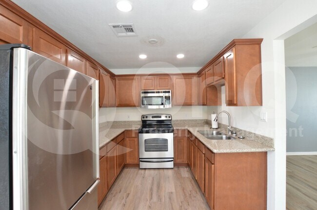 3225 East Earll Drive, Phoenix, AZ 85018 photo 4