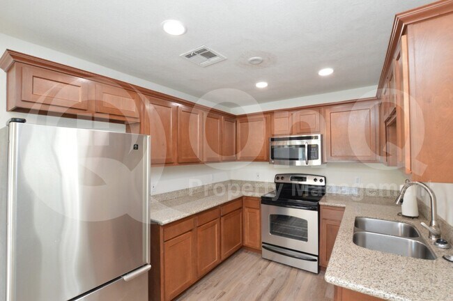 3225 East Earll Drive, Phoenix, AZ 85018 photo 2