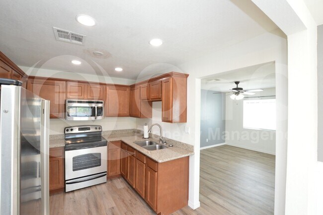 3225 East Earll Drive, Phoenix, AZ 85018 photo 3