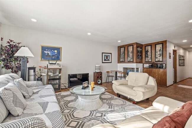 611 Blanken Avenue, San Francisco, CA 94134 photo 2