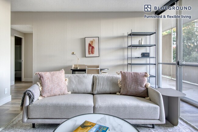 501 Forest Ave Palo Alto, CA 94301 photo 2