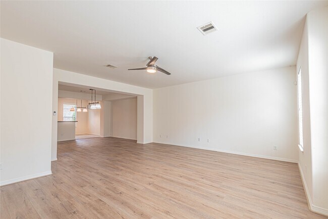 8117 Silverton Creek Lane, Houston, TX 77040 photo 4
