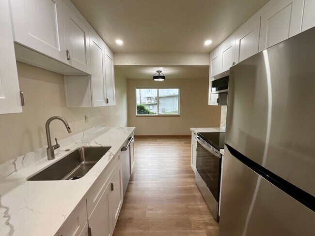 1907 37th St Everett, WA 98201 photo 5