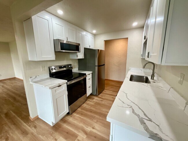 1907 37th St Everett, WA 98201 photo 4
