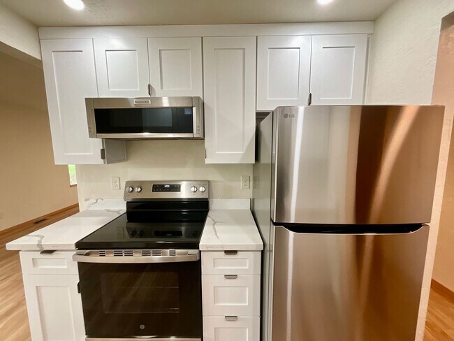 1907 37th St Everett, WA 98201 photo 3