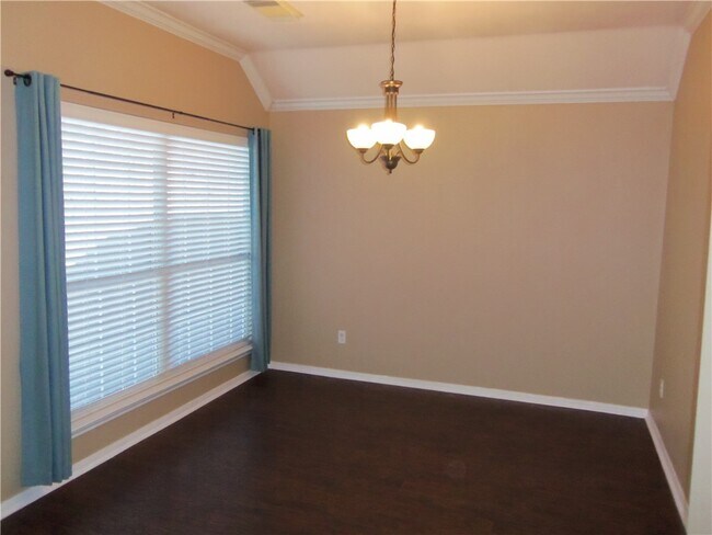 8916 Colberg Dr Austin, TX 78749 photo 5