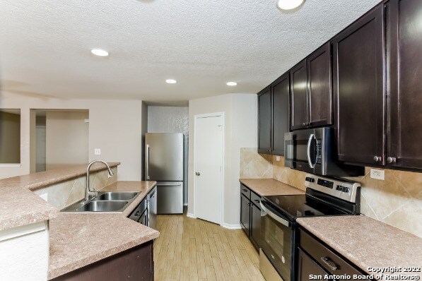 9138 Canter Horse San Antonio, TX 78254 photo 3