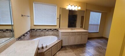8706 Lohr Valley Rd Irving, TX 75063 photo 5