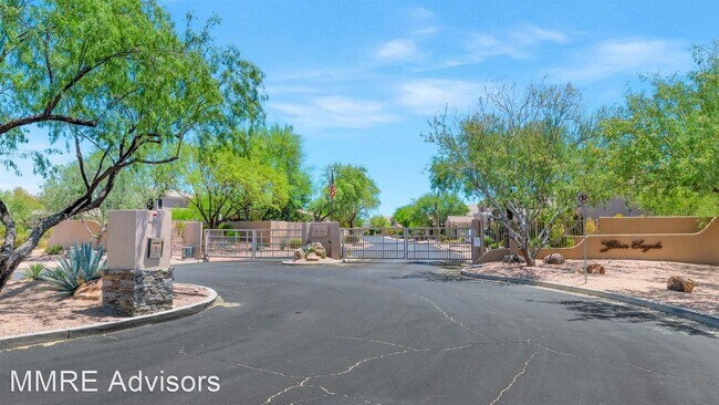 5017 E Kirkland Rd Phoenix, AZ 85054 photo 2