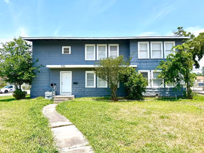 251 Senisa Dr San Antonio, TX 78228 photo 2