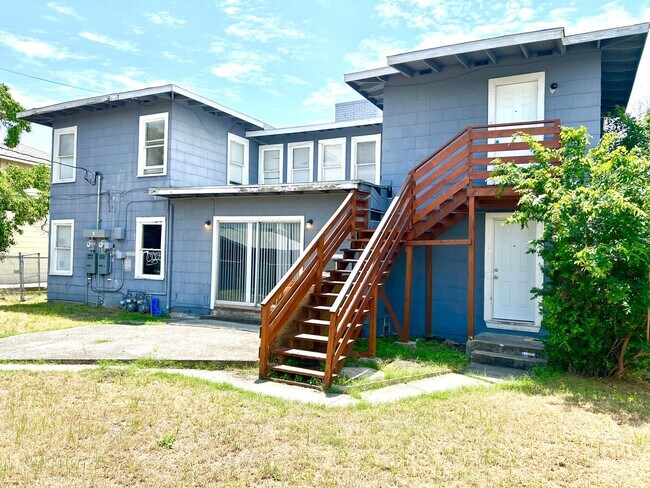 251 Senisa Dr San Antonio, TX 78228 photo 3