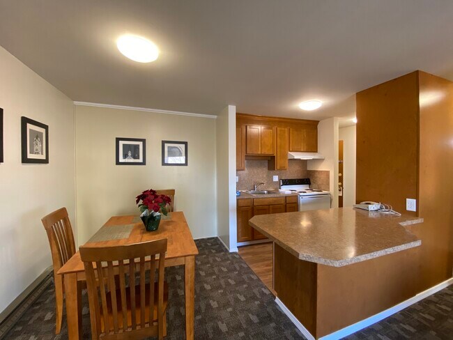 4731 12th Ave NE Seattle, WA 98105 photo 4