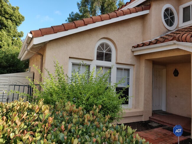 1808 Crystal Ridge Way Vista, CA 92081 photo 2