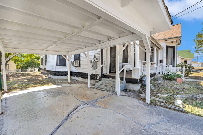 3246 W Ashby Pl San Antonio, TX 78228 photo 4