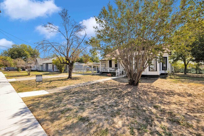 3246 W Ashby Pl San Antonio, TX 78228 photo 2