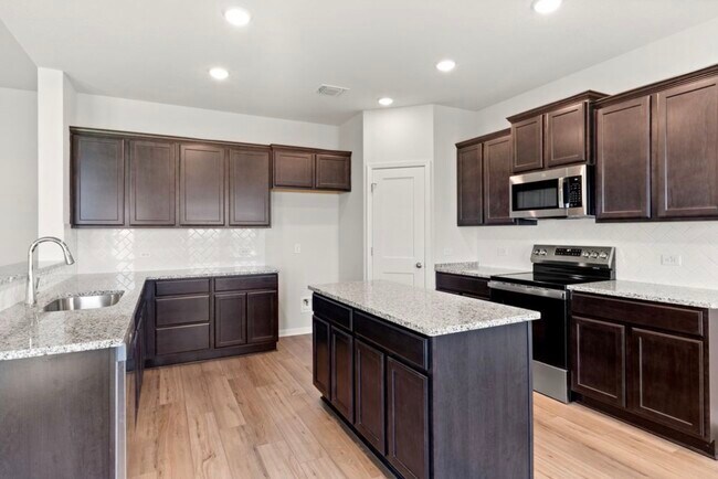 7017 Hammermill Ln Temple, TX 76502 photo 4
