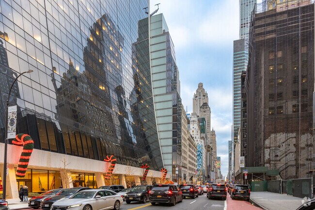 7 W 57th St New York, NY 10019 photo 4