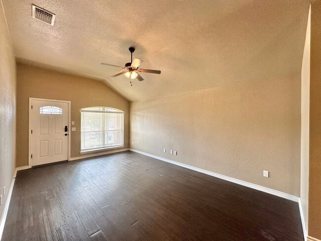302 Sladecek Dr Killeen, TX 76542 photo 4