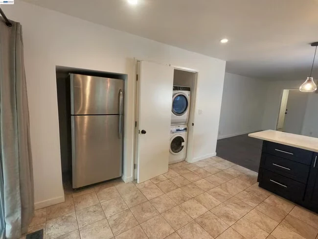 808 14th St Oakland, CA 94607 photo 5