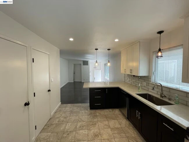 808 14th St Oakland, CA 94607 photo 3