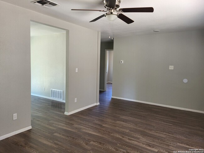 9415 Quicksilver Dr San Antonio, TX 78245 photo 3