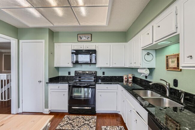 204 World of Tennis Sq Lakeway, TX 78738 photo 4