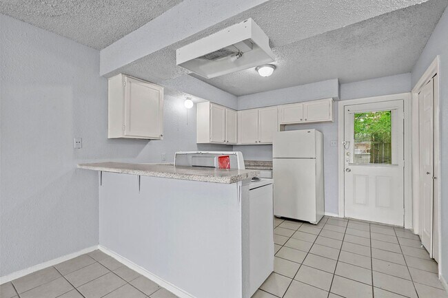302 N Race St Everman, TX 76140 photo 2