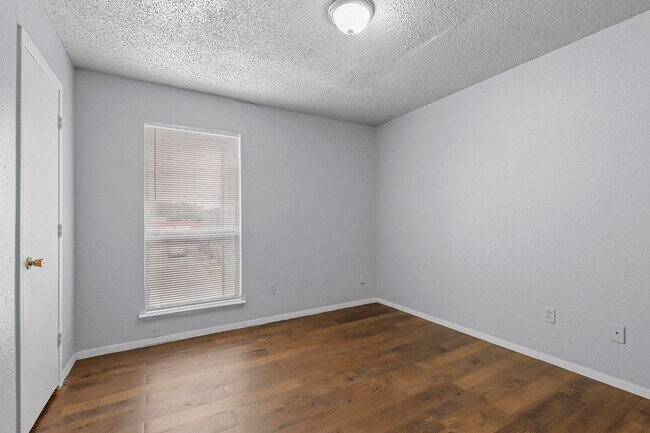 302 N Race St Everman, TX 76140 photo 3