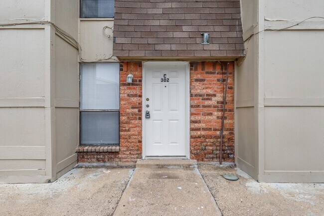 302 N Race St Everman, TX 76140 photo 4