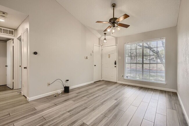 1015 E Yager Ln Austin, TX 78753 photo 5