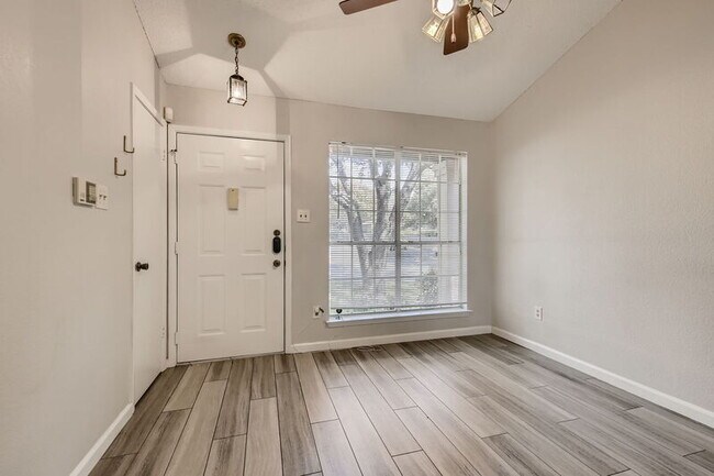 1015 E Yager Ln Austin, TX 78753 photo 4