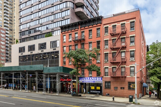 448 E 87th St New York, NY 10128 photo 2