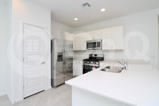 2729 East Trail Blazer Drive, San Tan Valley, AZ 85140 photo 4
