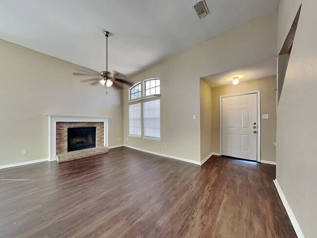 13116 Rustic Trail, Balch Springs, TX 75180 photo 2