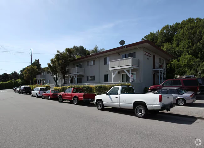 801 Meadowsweet Apartments photo 2