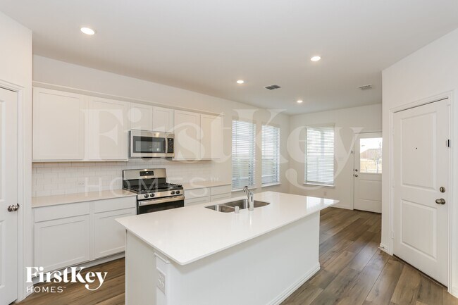 10105 Elkhorn Drive, Fort Worth, TX 76179 photo 4