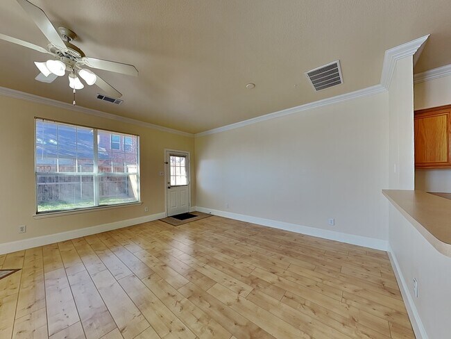 930 Plaza Lane, Richardson, TX 75080 photo 4
