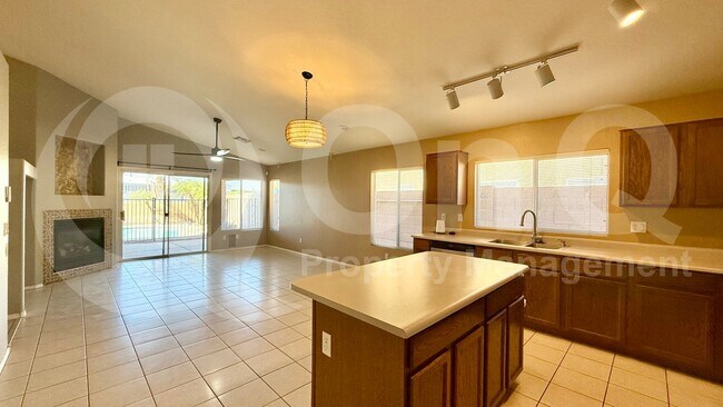 3464 South Moccasin Trail, Gilbert, AZ 85297 photo 4